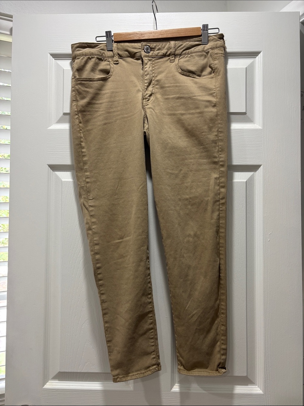 Women’s American Eagle super stretch Slim Fit Chino Pants in Khaki size 12